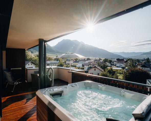 Dein Hotel mit Whirlpool im Zimmer in Südtirol Dein Hotel mit Whirlpool im Zimmer in Südtirol