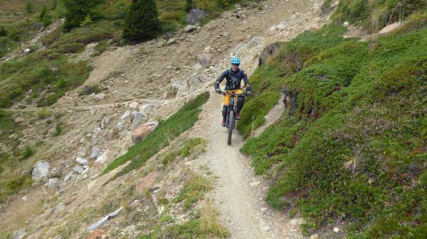 Tibet Trail biking over 3000