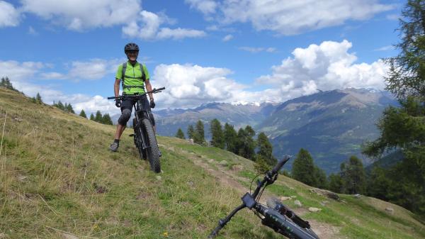 Tibet Trail biking over 3000