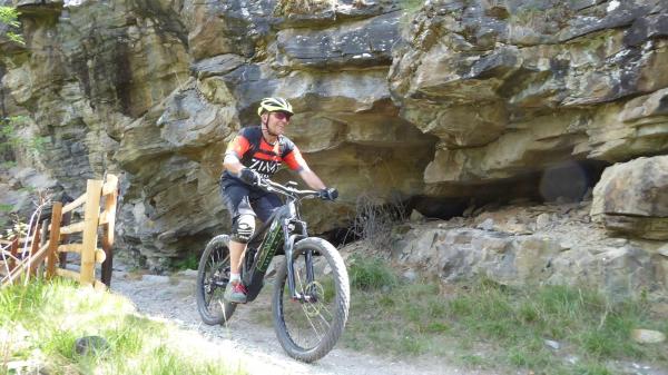Und wieder zwei begeisterte Biker auf dem E-MTB