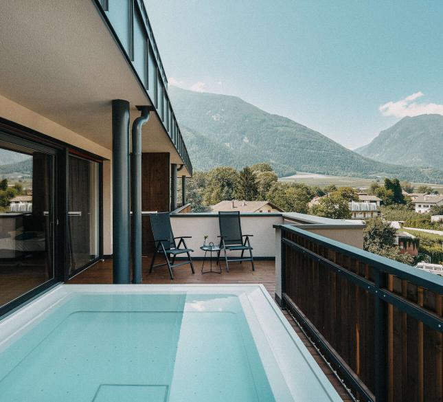 Dein Hotel mit Whirlpool im Zimmer in Südtirol Dein Hotel mit Whirlpool im Zimmer in Südtirol