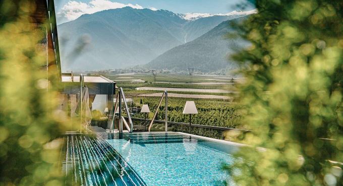 Dein Hotel im Vinschgau mit Pool