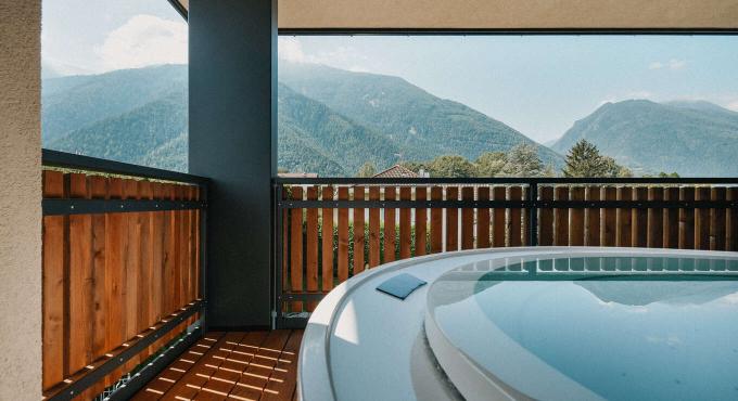 Dein Hotel mit Whirlpool im Zimmer in Südtirol Dein Hotel mit Whirlpool im Zimmer in Südtirol