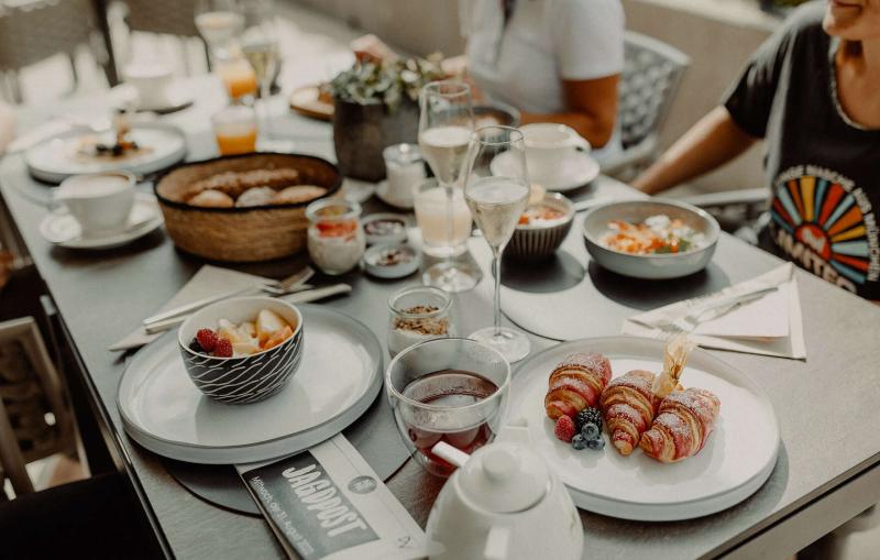 Good morning, honey! Good morning, honey!